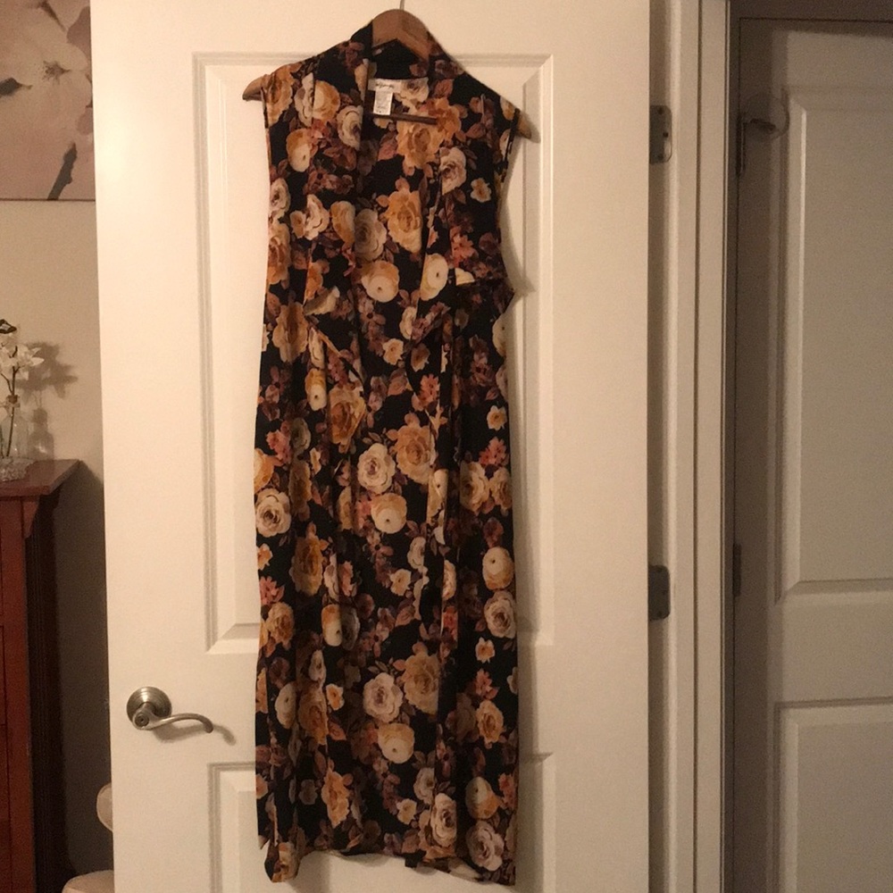 Floral sleeveless tunic wrap